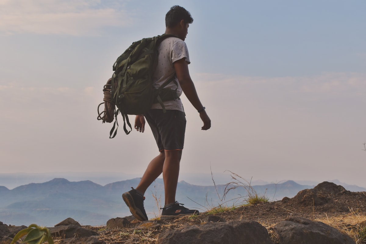 Rucking is de fitnesstrend van 2026 (en je hebt alleen een rugzak nodig)